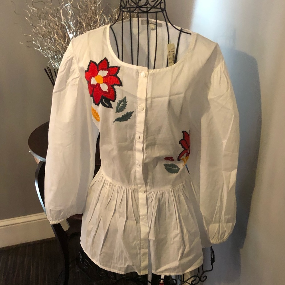 Button up peplum blouse w/embroidered flowers